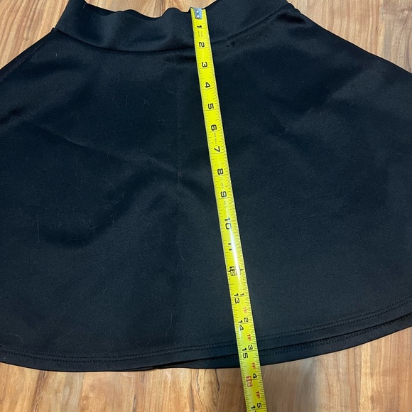 Black skirt - Picture 4 of 5